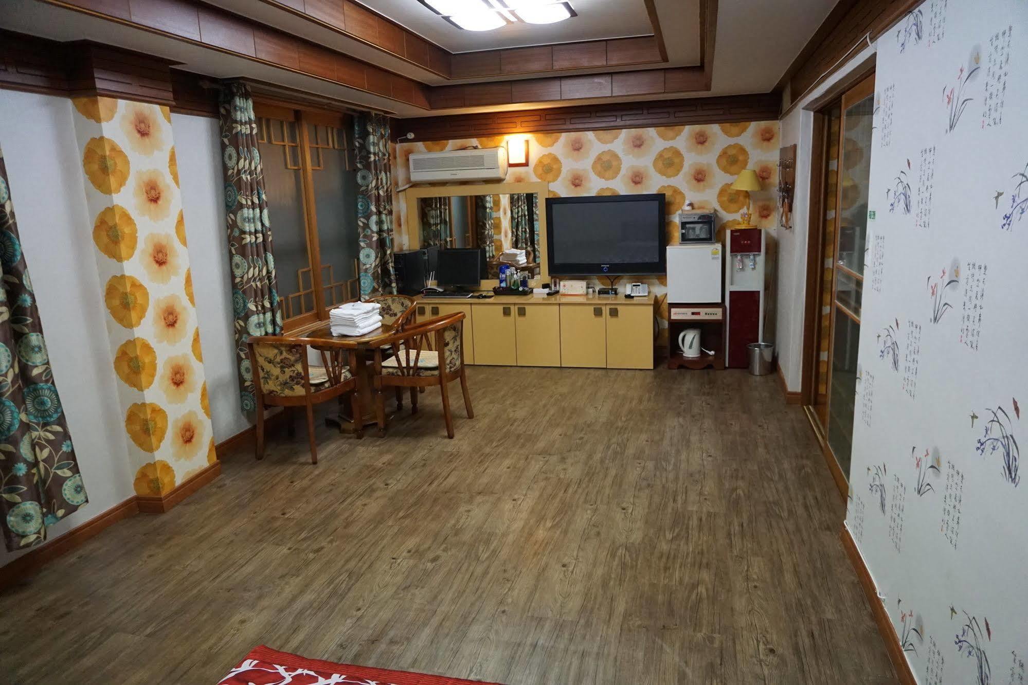 Goodstay Andong Park Hotel Exteriör bild